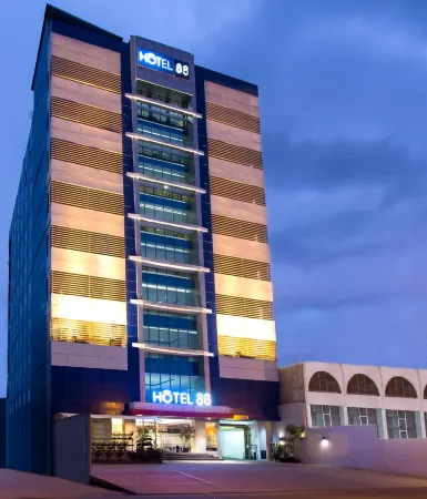 Hotel 88 - Mangga Besar VIII Jakarta by WH Отели рядом с достопримечательностью «Toko Merah»