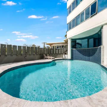 Meridian Alex Beach Apartments