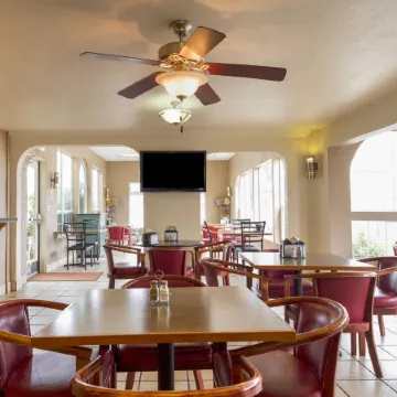 Clarion Hotel by Humboldt Bay