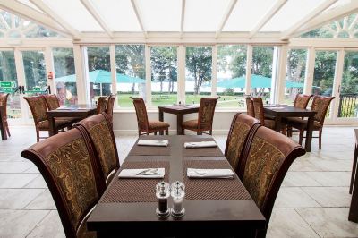 レストラン ベスト ウェスタン ノルマントン パーク ホテルの写真