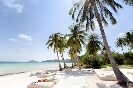 Le Bonheur Hotel Отели рядом с достопримечательностью «Ho Quoc Temple»