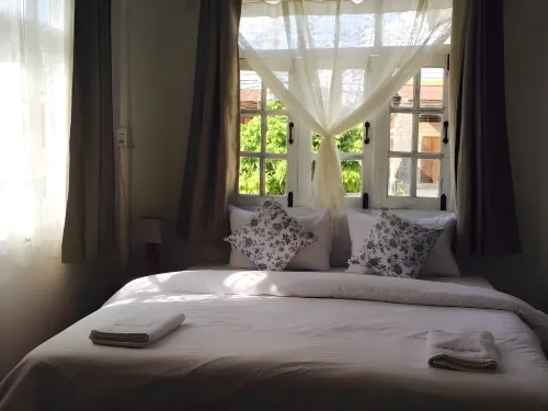 Norn Nab Dao Whitehouse