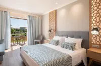 Pilot Beach Resort - Mountain view