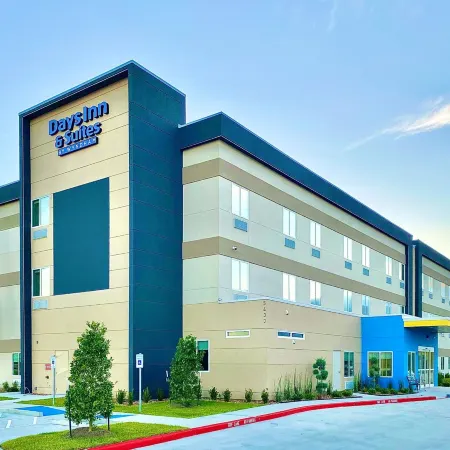 Days Inn & Suites by Wyndham Beaumont West / I-10 & Walden