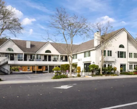 แอกกี อินน์, แอสเซนด์ คอลเลกชัน โรงแรม โรงแรมในเดวิส