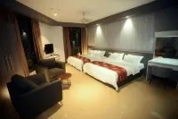 Star Well Hotel - parking