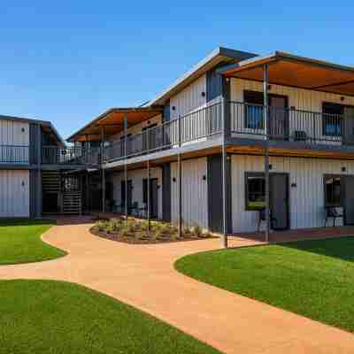 Oasis Newman Hotel Exterior