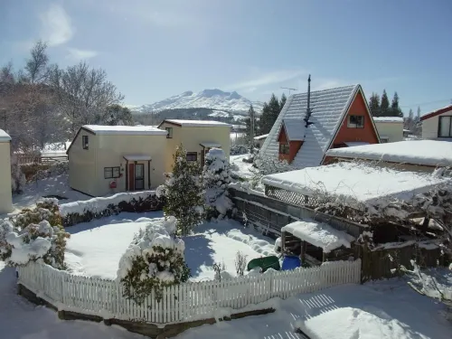 Ossies Motels and Chalets - Mountain view