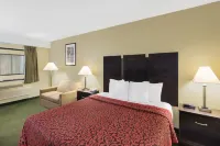 Days Inn & Suites by Wyndham Columbia Airport Các khách sạn ở Cayce