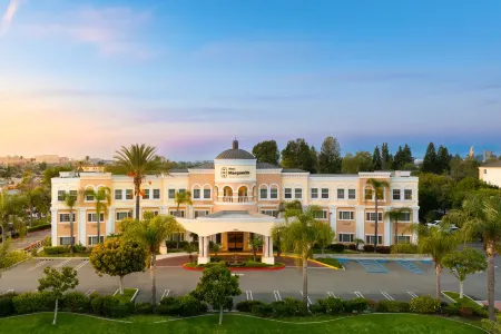 Hotel Marguerite Anaheim/Garden Grove, Trademark Collection Отели рядом с достопримечательностью «Кафедральный собор Крайст»