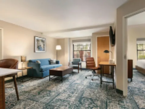 Four Points by Sheraton Raleigh Arena Hoteles en Raleigh