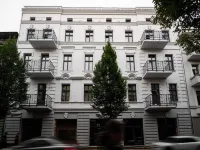 Wschodnia Elegans Aparthotel Hotels near Town Hall