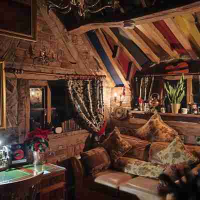 Wizards Thatch Medieval Styled Suites with Four Poster Beds Rooms