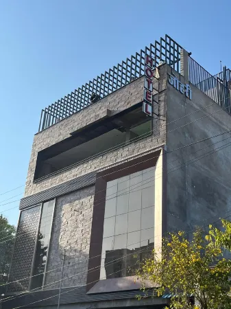 Hotel the Johri Отели рядом с достопримечательностью «Jagmandir Palace»