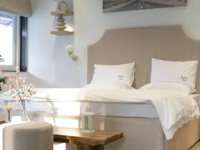 Button Eyes Resort - Pet Friendly Hotels near Sunset Serenity Farms