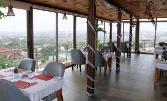 나이에 Nisa Wellness Retreat(Nisa Wellness Retreat) 3성급 호텔 레스토랑