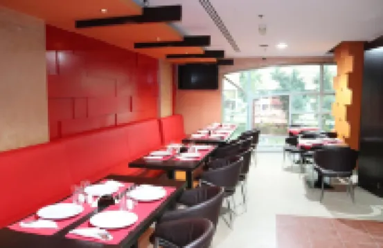 โรงแรมพระอาทิตย์รัตน์