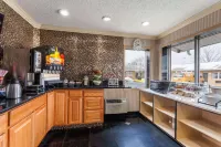Travelodge by Wyndham Jersey City - 2-Star