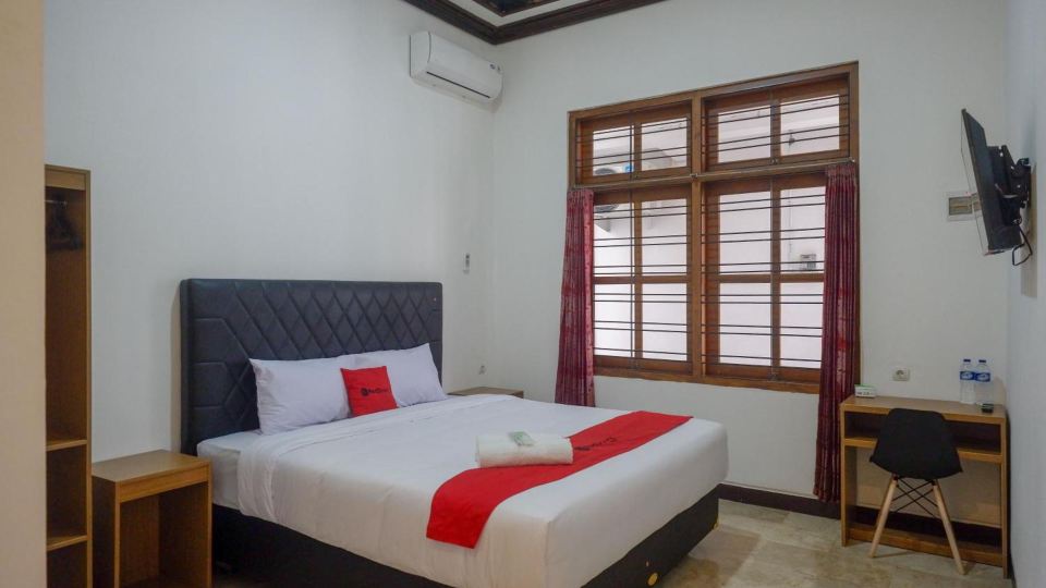 RedDoorz Near Kawasan Simpang Lima Area