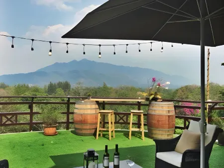 Issara Boutique Winery Hotel Отели рядом с достопримечательностью «Muak Lek waterfall»