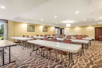 AmericInn by Wyndham Grand Rapids Airport North