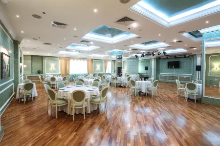 Альянс Бородино Отели рядом с достопримечательностью «Скульптурный ансамбль «Знаки Зодиака»»