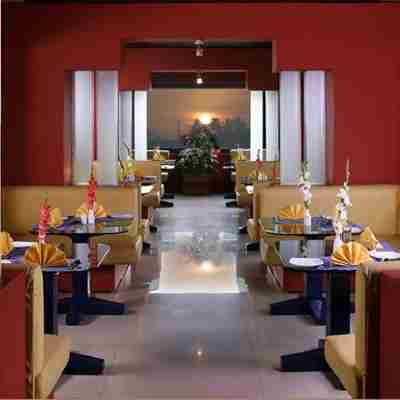 Club7 Hotel Dining/Meeting Rooms