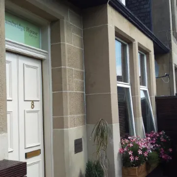 Cambridge House Отели рядом с достопримечательностью «Бротон»