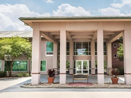 Ramada by Wyndham Luling