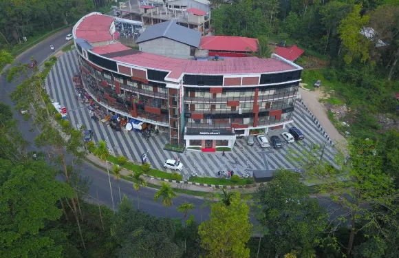 瓦亞納德皇冠酒店