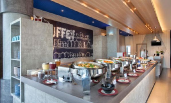 MD 7 Hotel Cirebon - Housity