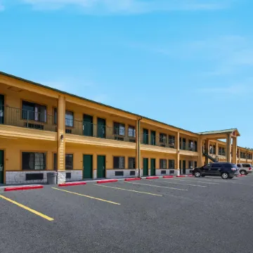 Scottish Inn & Suites