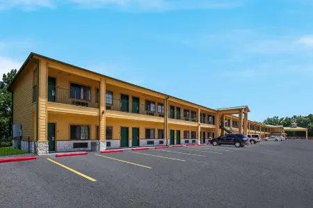 Scottish Inn & Suites