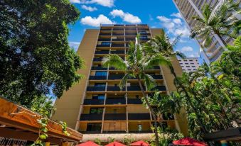 Castle Bamboo Waikīkī Hotel