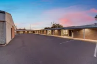 Parkview Motor Inn - parking