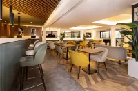 Holiday Inn NAPLES by IHG - ที่มีบาร์