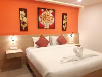 Vista Hotel Chiang Mai Hotels near Si Phum