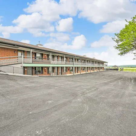 Harvest Drive Family Inn - Renovated Rooms