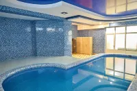 Queens Hotel - Pools
