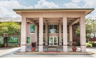 Ramada by Wyndham Luling