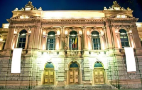 貝加莫機場之家