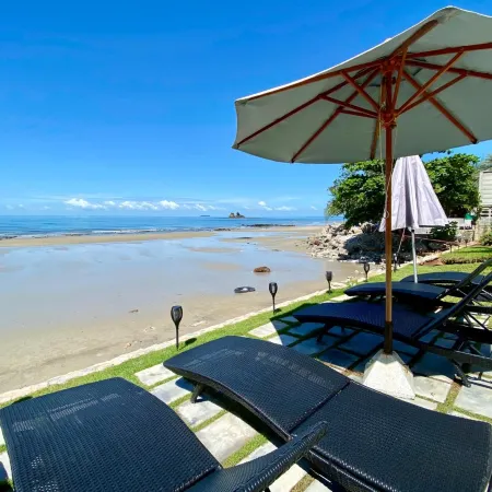 Escape Condominium Beachfront Suites - Mae Phim