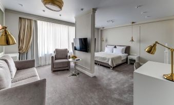 The Hotel Complex Tourist