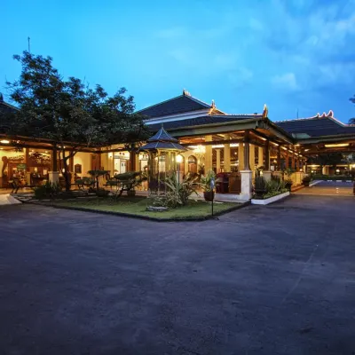 Kusuma Sahid Prince Hotel Solo Hotel berhampiran Istana Surakarta