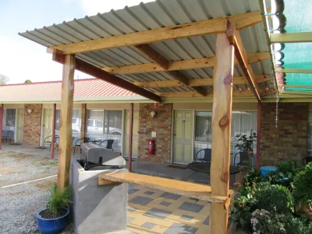 Acacia Rose Motor Inn