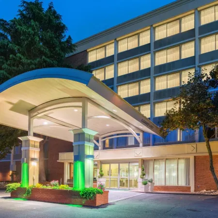 Holiday Inn Express & Suites CHARLOTTESVILLE by IHG