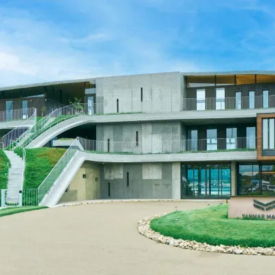 Yanmar Sunset Marina Clubhouse&Hotel Отели рядом с достопримечательностью «Укимидо»