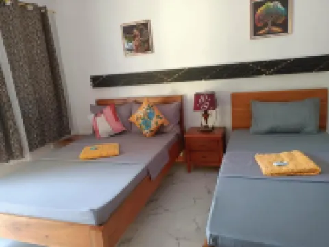 ALONA J&J TOURIST INN Отели в г. 