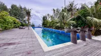 Grand Mega Diving Resort - Tengah Island - Beach