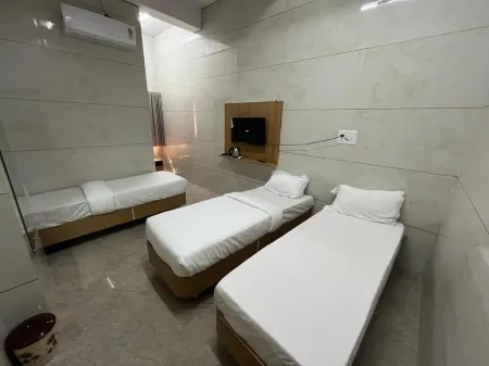 Hotel Prem Отели в г. Девбуми Дварка